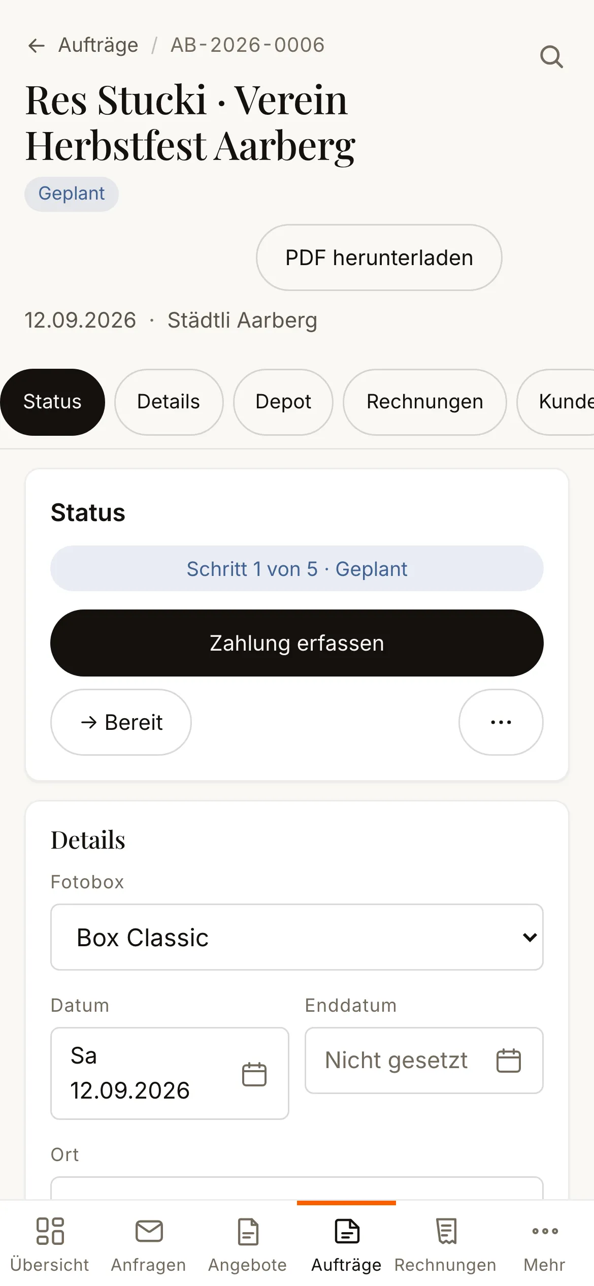 Ein Auftrag mit Checkliste auf dem Handy
