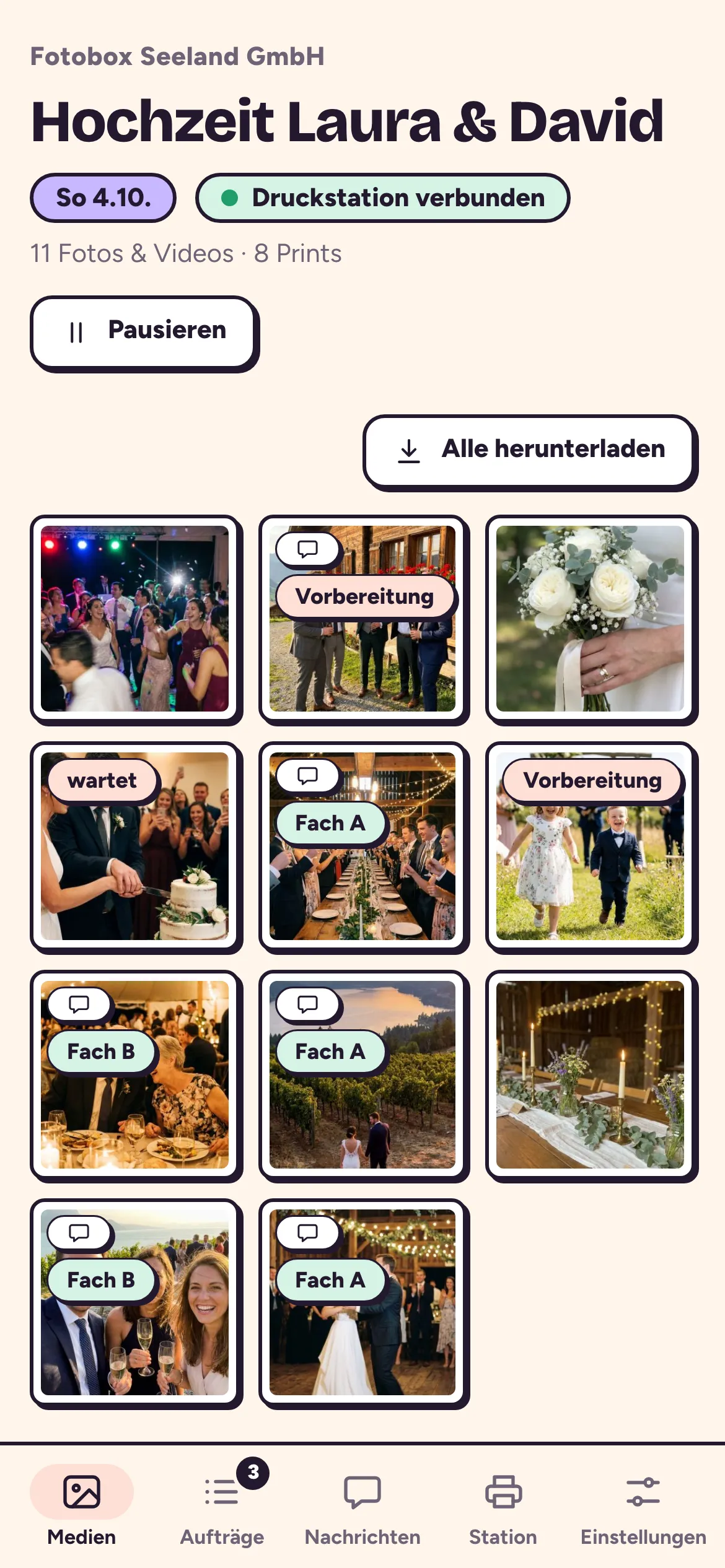Die Konsole der Gastgeber auf dem Handy, mit den Fotos und dem Stand jedes Drucks